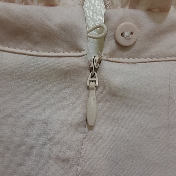 NWOT Light peach H&M Blouse with frills - Picture 9 of 9